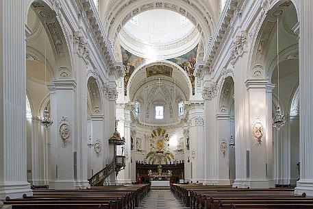 St. Ursenkathedrale | Solothurn Die St. Ursenkathedrale ist das wichtigste Bauwerk des Frühklassismus in der Schweiz, erbaut 1762-1773 vom Architekten Gaetano Matteo Pisoni aus Ascona.